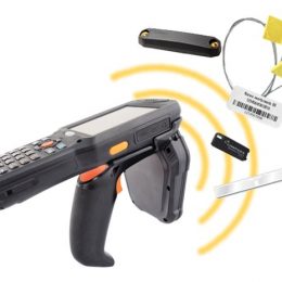 mobilny skaner na magazynie - skanowanie RFID